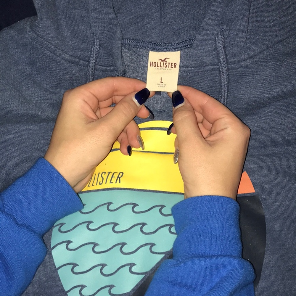 Hollister hoodie - Picture 2 of 3